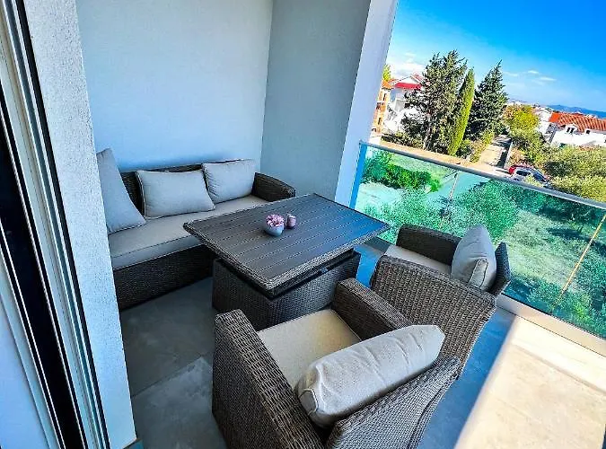 The Place 아파트 스리마